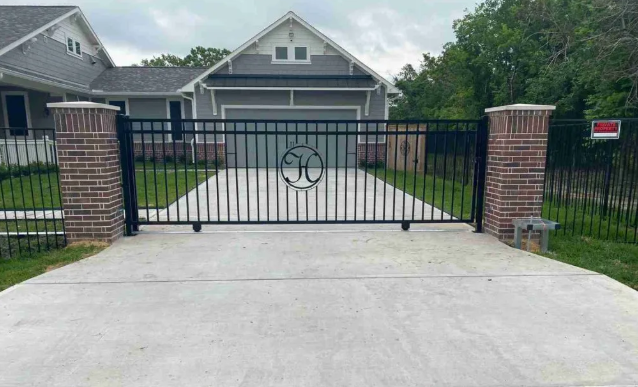 A Guide for Homeowners on Automatic Gate Motor Replacement in Houston, Texas